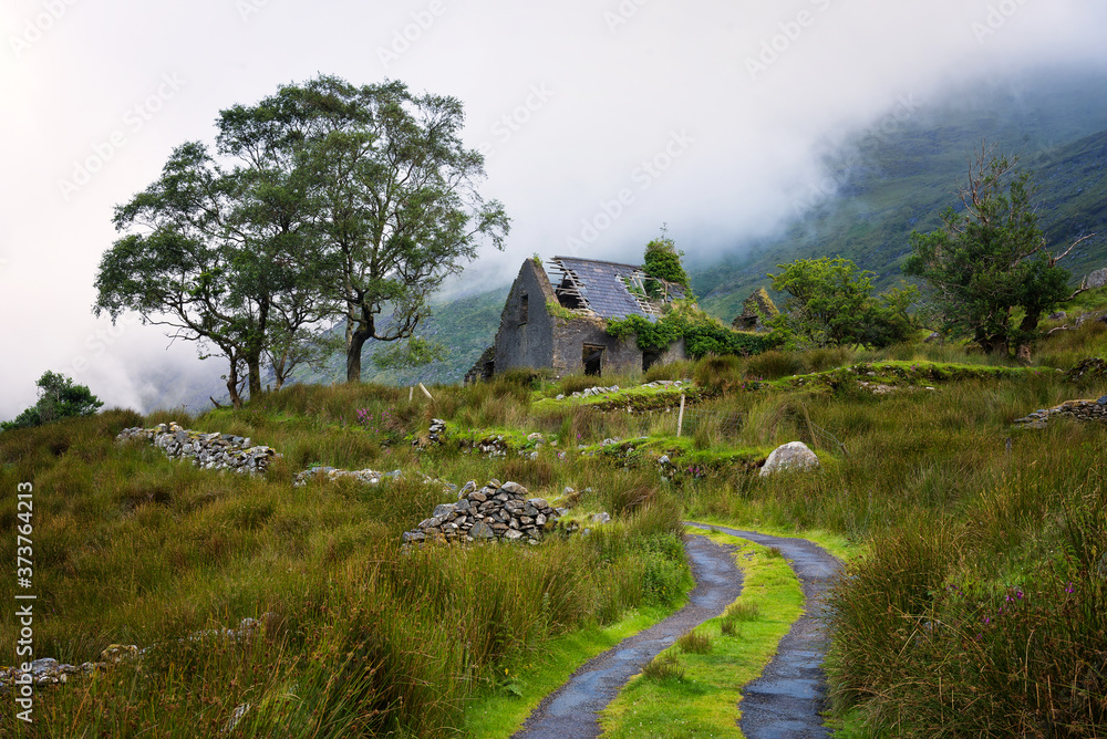 Chatka w górach, Co. Kerry, Irlandia