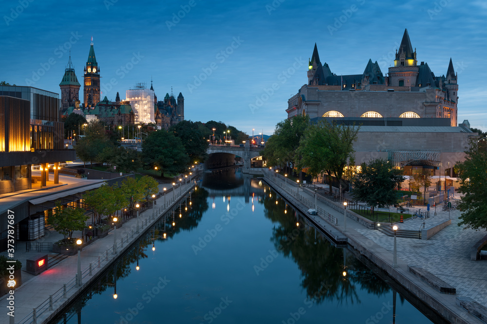 Obraz premium Ottawa city in Canada with lights