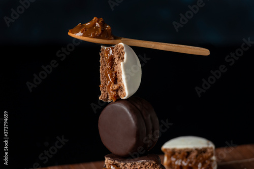Obraz na plátně maizena alfajores with coconut white and dark chocolate with dulce de leche and