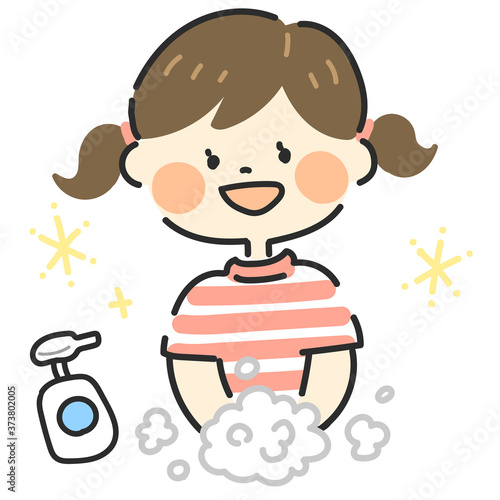 ハンドソープで手を洗う女の子