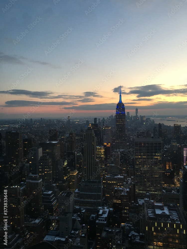 Naklejka premium new york city skyline at sunset
