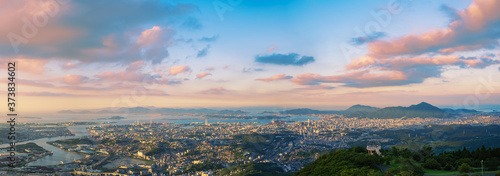 皿倉山より望む北九州方面の夕景パノラマ © Yojiro Oda