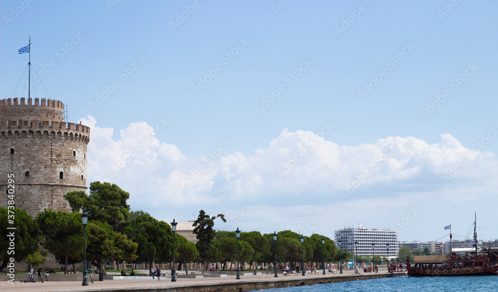 Photograph  of the White Tower monument in Thessaloniki, Greece on a clear summer day