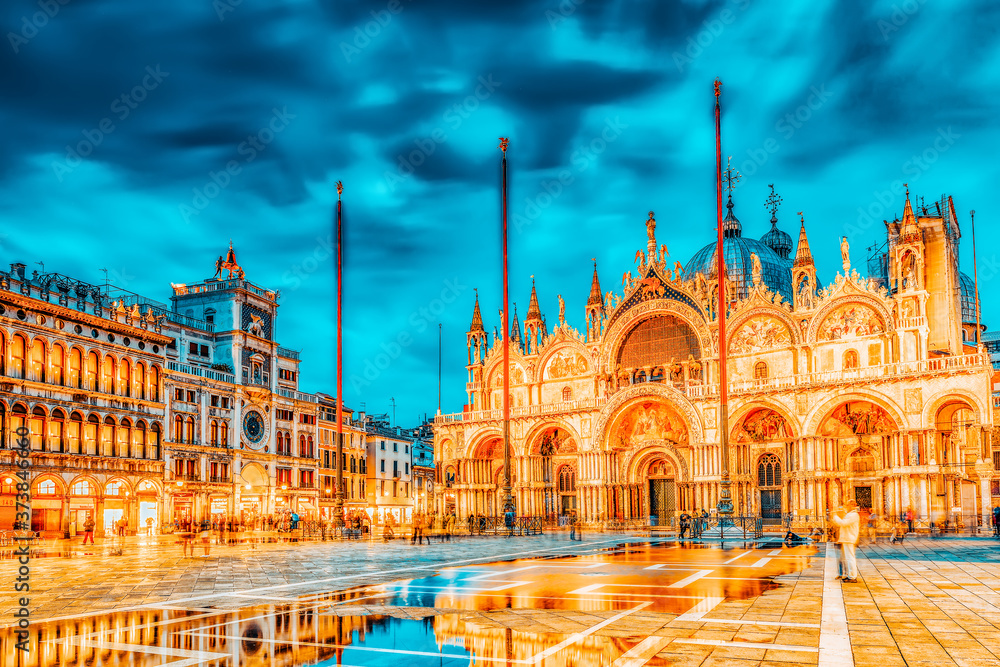 Fototapeta premium VENICE, ITALY - MAY 11, 2017 : Square of the Holy Mark (Piazza San Marco) and St. Mark's Cathedral (Basilica di San Marco) at the night time. Venice, Italy.