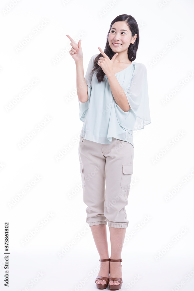 指差しをする女性 指差しをする女性
