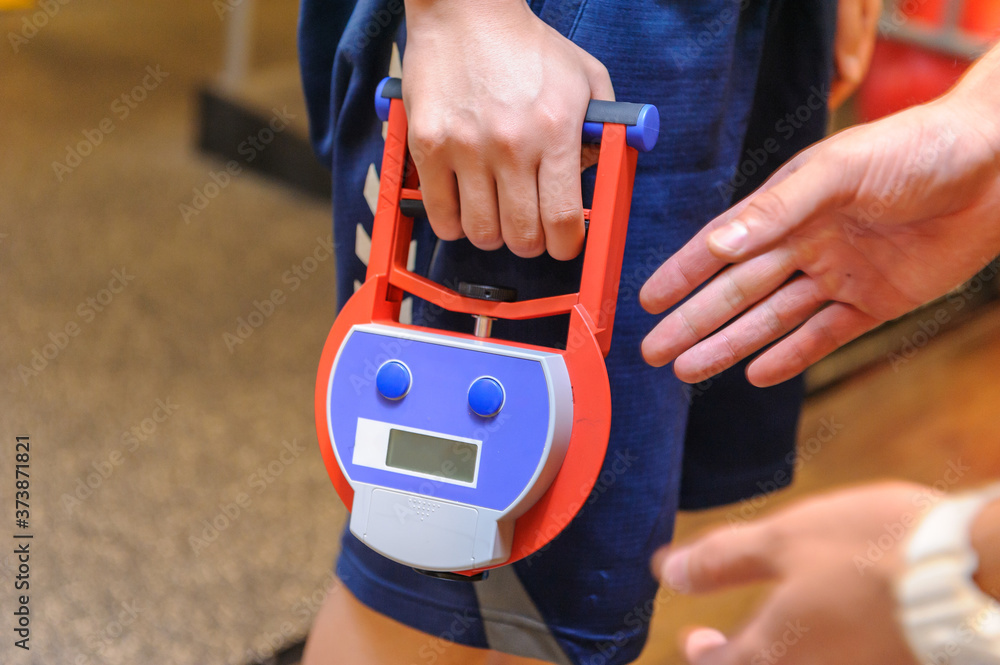 握力測定 体力テスト Stock 写真 Adobe Stock