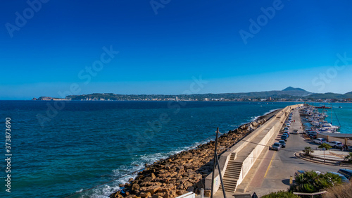 Vista de la bahía javiense y parte del puerto de Javea