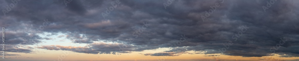Obraz premium Fantastic dark thunderclouds at sunrise