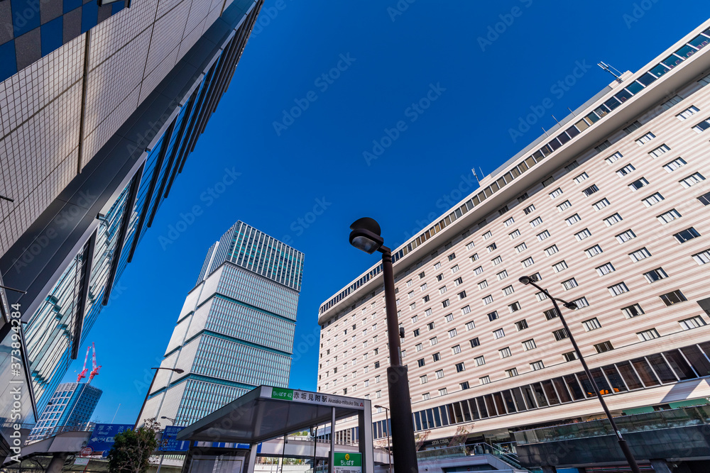赤坂見附駅前の風景 赤坂エクセルホテル東急と東京ガーデンテラス紀尾井町 Stock Photo | Adobe Stock
