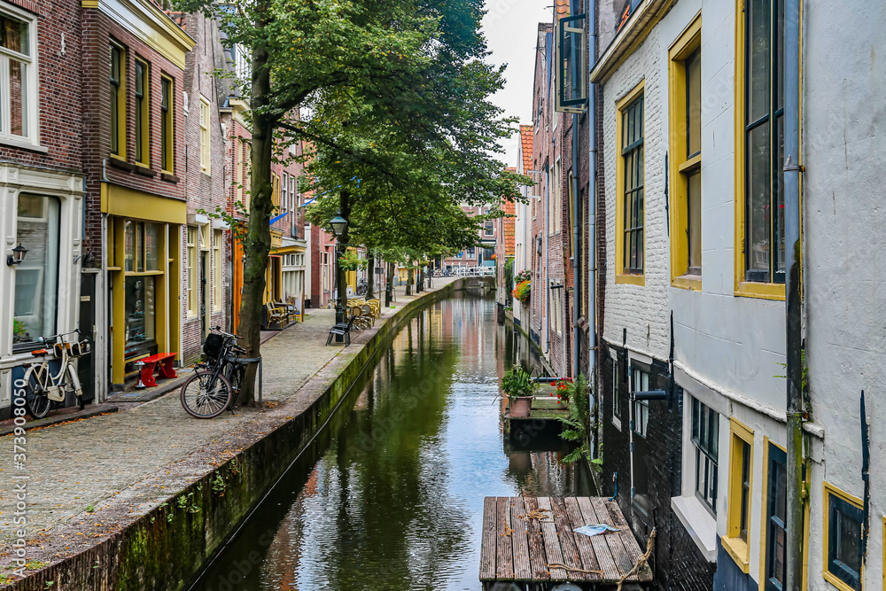 Kanal in einer Seitenstrassse in Alkmaar