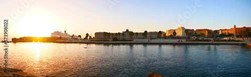 Civitavecchia, Italien: Panorama der Stadt und des Hafens um das Forte Michelangelo