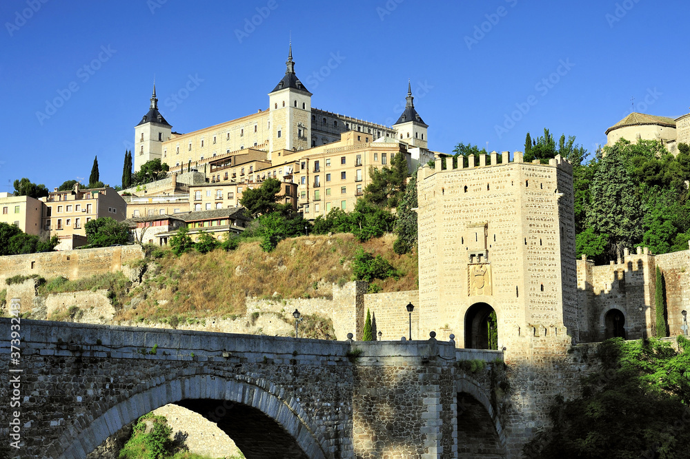 Alcantara bridge and Alcazar (Toledo, Spain)