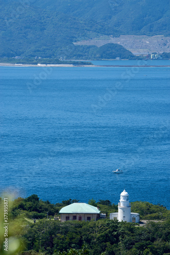 友ヶ島の展望台から見下ろした船と島
