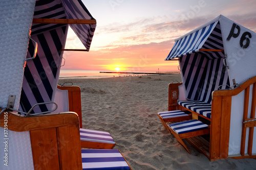 Wschód słońca na plaży w Kołobrzegu,Polska.