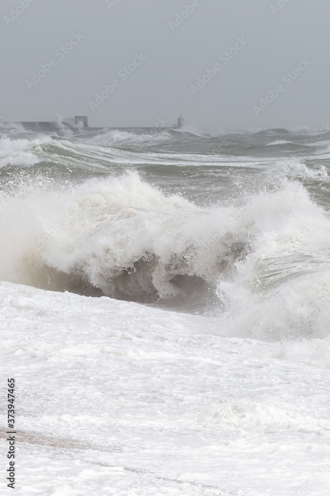 Fototapeta premium storm breaking on Brighton beach