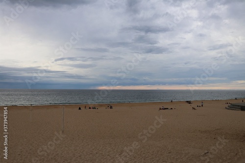 La plage de Hossegor le long de l'océan atlantique sous les nuages, ville de Soorts-Hossegor, département des Landes, France