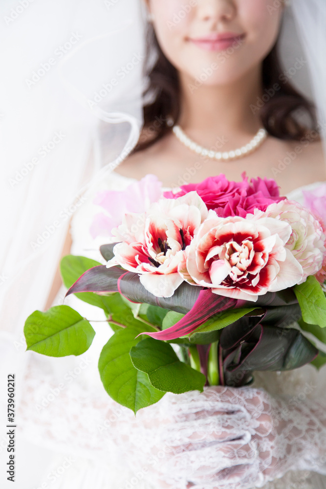 Fototapeta premium ブーケを持つ花嫁