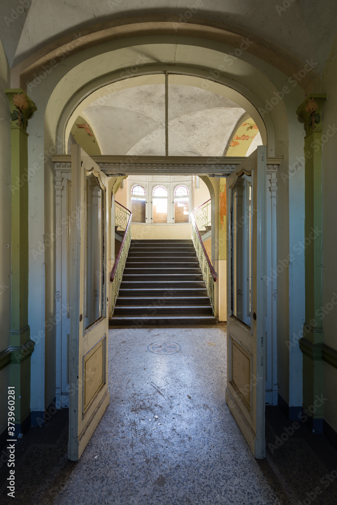 Obraz premium hidden entrance