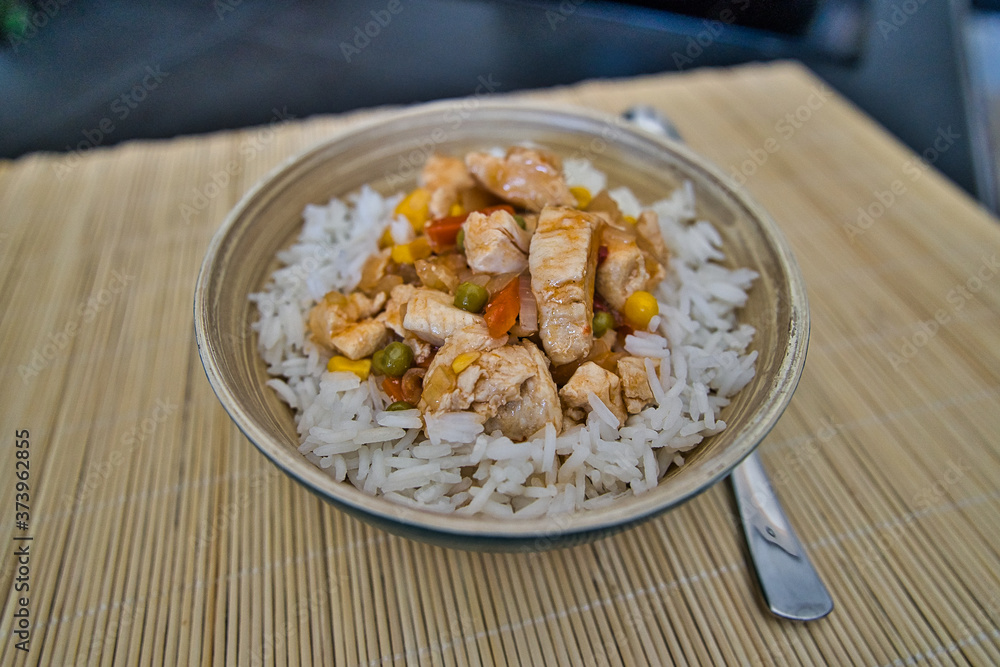Hähnchenstreifen süß sauer, chinesische Art mit Reis, Paprika, Mais und Ananas, Rezeptbild Hähnchenstreifen süß sauer, chinesische Art mit Reis, Paprika, Mais und Ananas, Rezeptbild