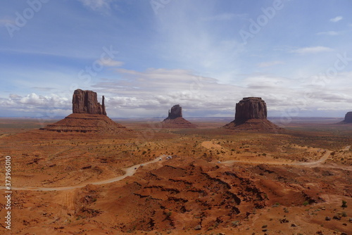 View desert and 3 standing rocks - Monument valley © Anne