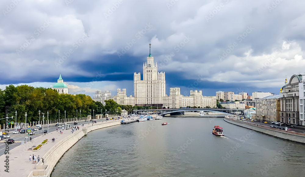 Obraz premium Kotelnicheskaya Embankment Building in Moscow, Russia