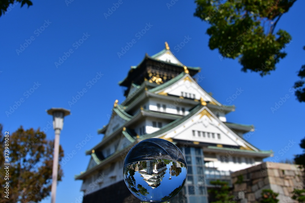 Fototapeta premium Osaka Castle Crystal ball refraction
