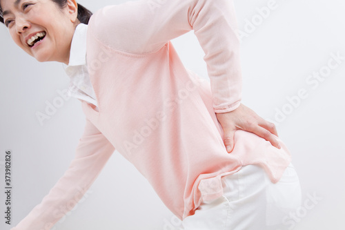 腰痛のミドル女性