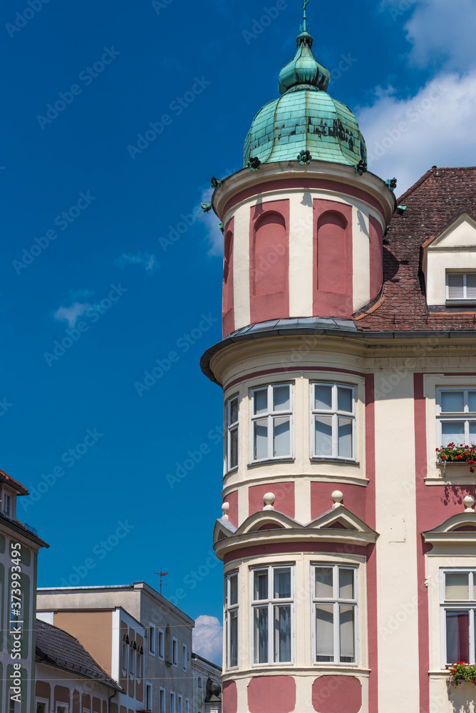 Altstadthaus mit Türmchen in der Altstadt von Enns