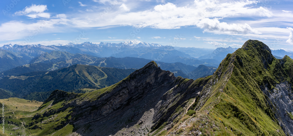 Fototapeta premium Frankreich im Sommer Portes du Soleil