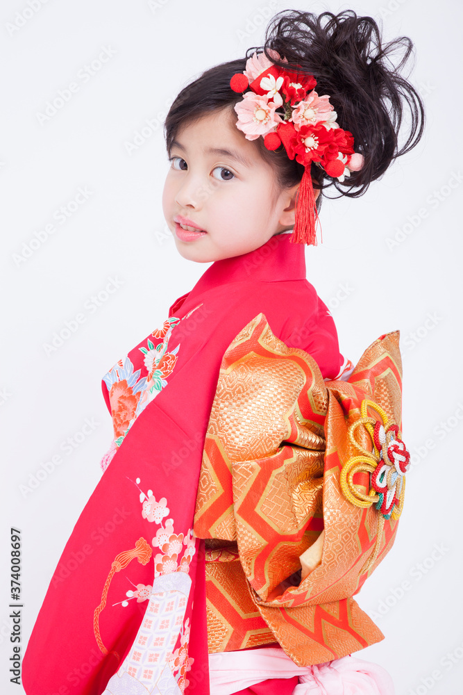 振り袖姿の女児 振り袖姿の女児