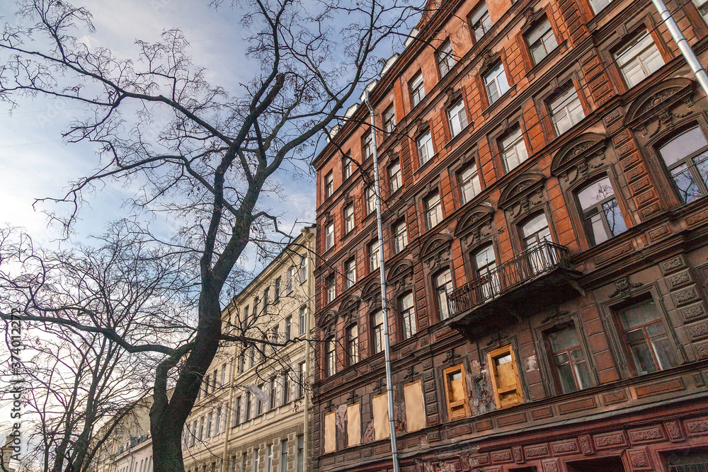 Fototapeta premium Facade of vintage classical building in Saint Petersburg