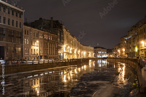 Moika river night cityscape in time of ice drift © Дэн Едрышов