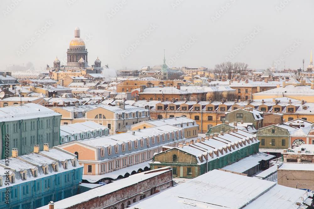 Obraz premium Rooftop cityscape of Saint Petersburg in winter time