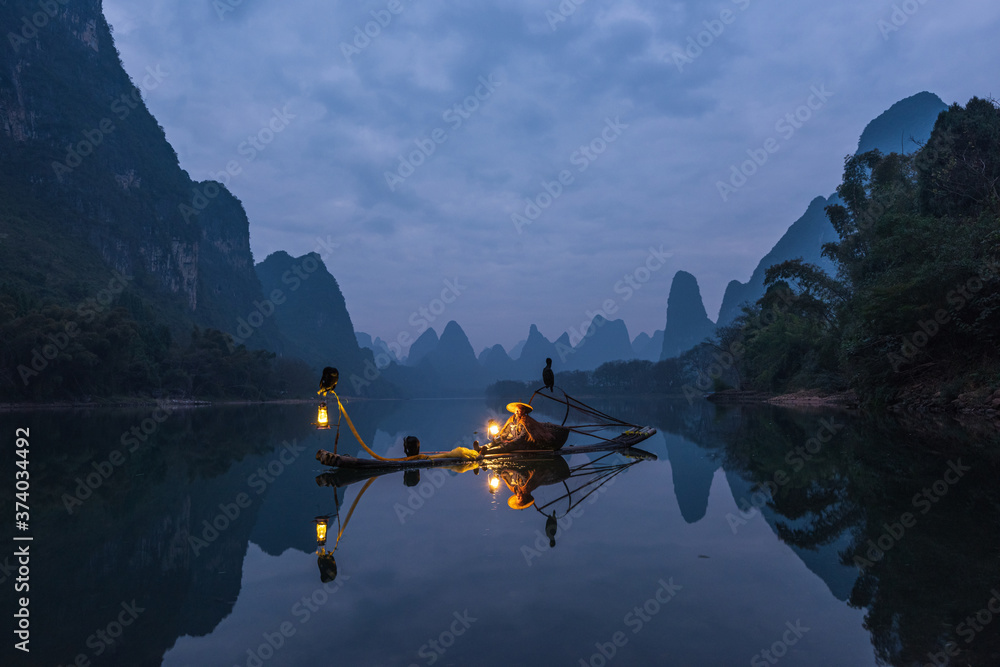Ταπετσαρία Chinese traditional living habits, images of traveling in Guilin, China, a fisherman relaxing on the Li River