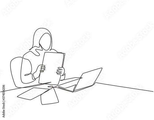 Single continuous line drawing of young muslim woman prepare business paper documents before business meeting at office. Arab middle east cloth veil and hijab. One draw design vector illustration
