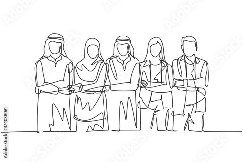 One single line drawing of young happy male ande female muslim managers holding hands together. Saudi Arabia cloth shmag, kandora, headscarf, thobe. Continuous line draw design vector illustration