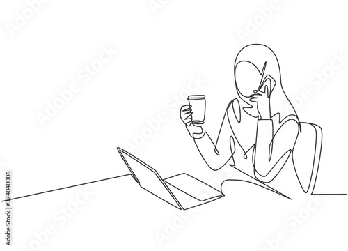 Single continuous line drawing of young muslimah office worker talking with her partner on the phone. Arab middle east female cloth hijab and veil. One line draw design illustration