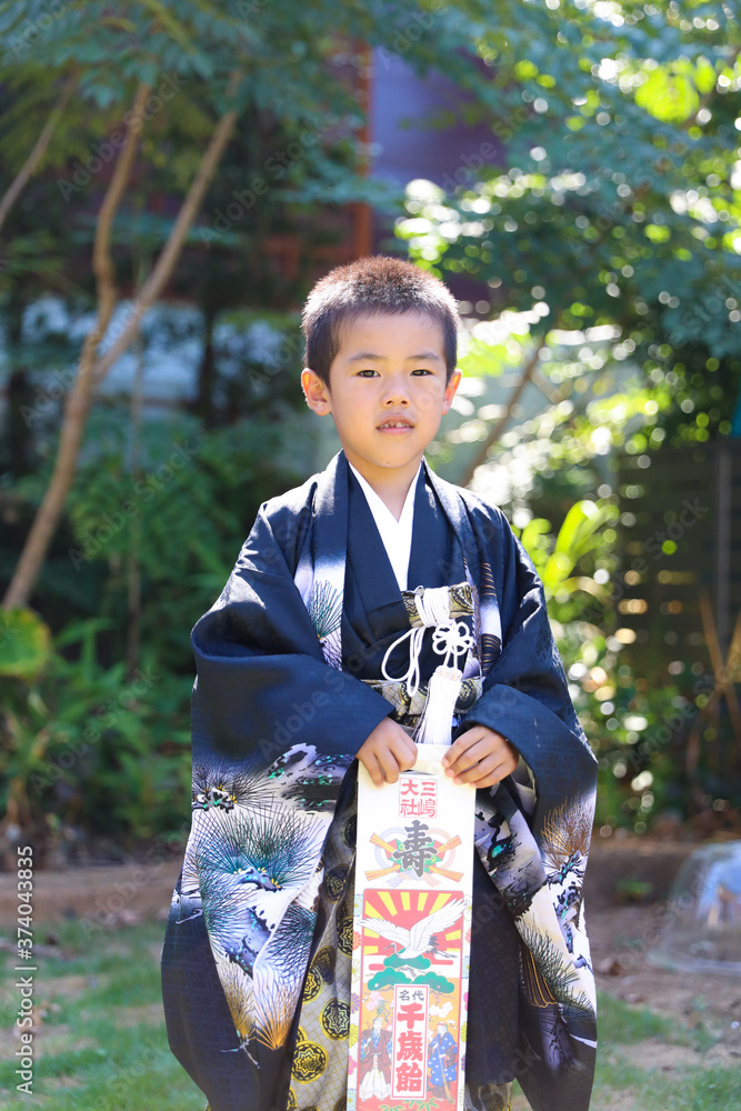 日本の七五三・庭先の男の子３