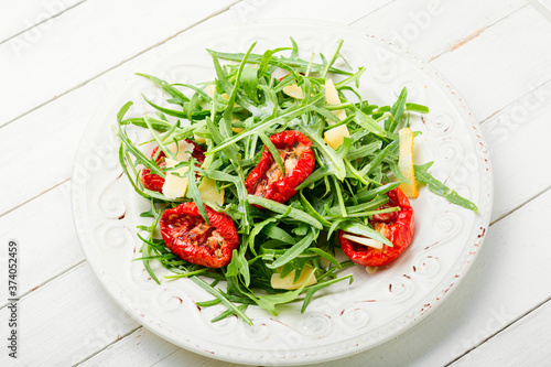 Green salad with sun dried tomato