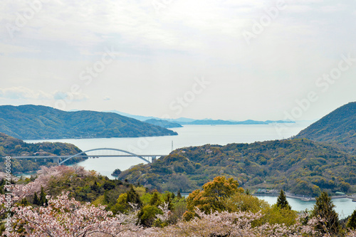 愛媛県今治市の開山から眺める春の瀬戸内海国立公園としまなみ街道