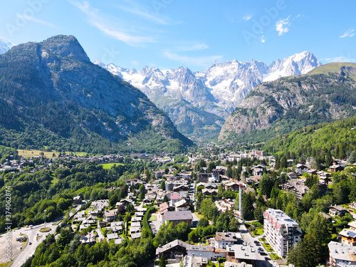 Courmayeur vista dal Drone - Val d'Aosta - Italia photo