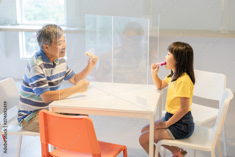 Fototapeta premium restaurant and social distancing