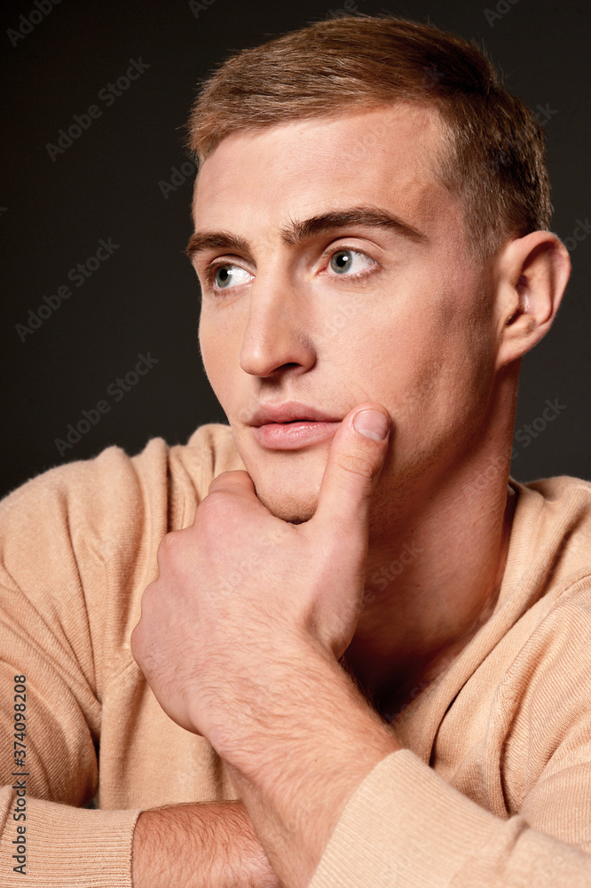Obraz premium Thoughtful handsome young man posing in studio