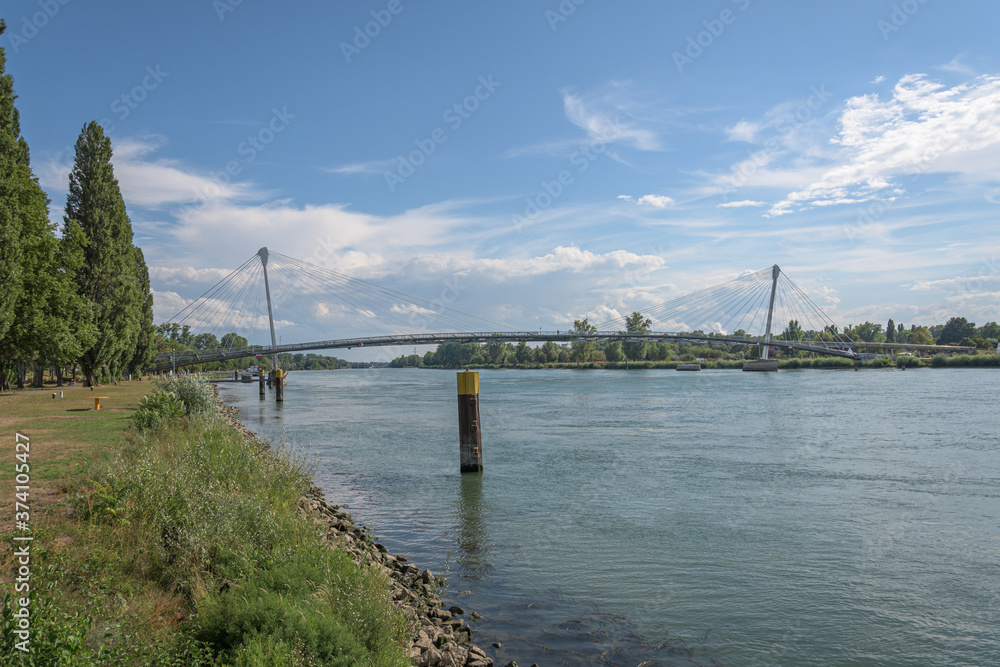 Brücke der zwei Ufer zwischen Straßburg und Kehl