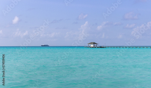 Fototapeta Naklejka Na Ścianę i Meble -  Meerblick auf den Malediven mit Yacht