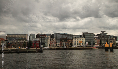 Amsterdam; Uferfront an der Ruijterkade (IJ)