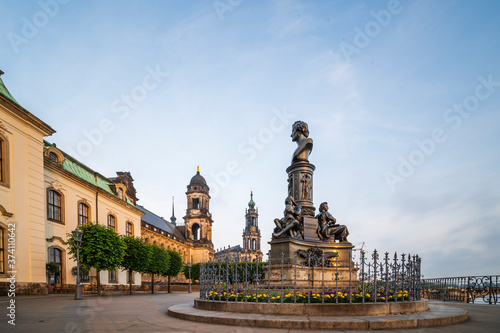 Bruehlsche Terrasse in Dresden bei Sonnenaufgang 