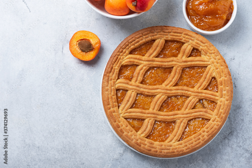 Sweet crust cake with apricots Sweet crust cake with apricots