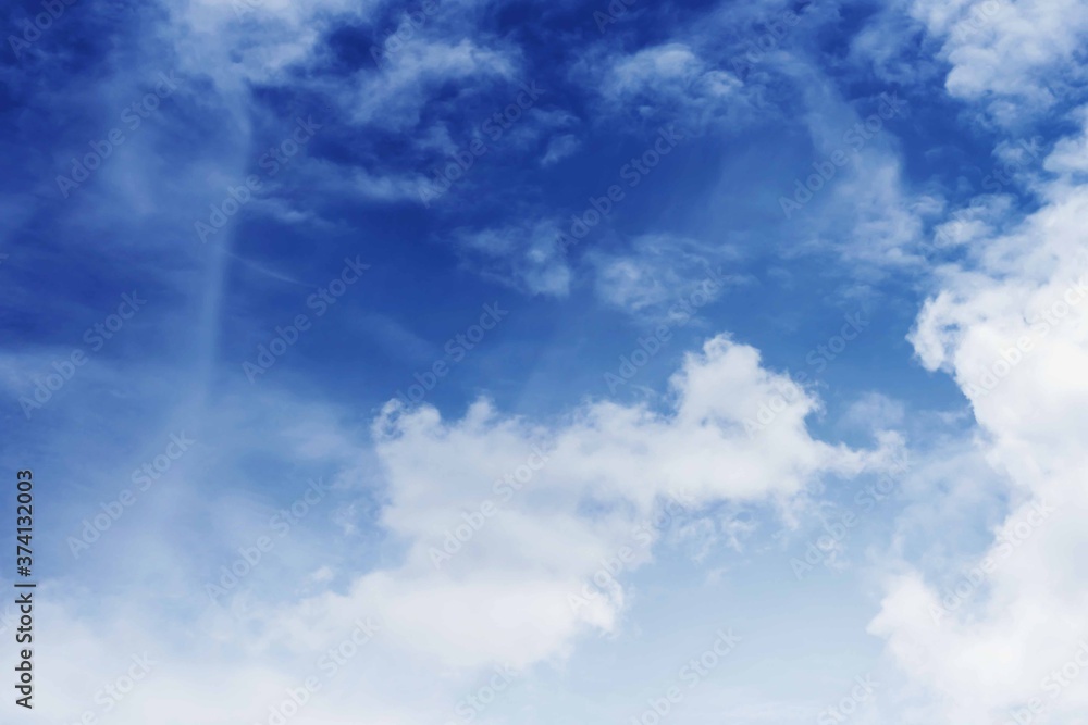 Fototapeta premium The sky is blue with beautiful clouds.