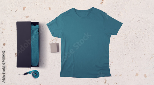 T-shirt Packaging and Paper Tag Mockup © Damjan